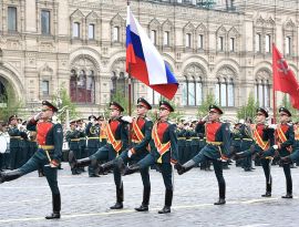 Губернаторы по всей России отменяют массовые мероприятия на майские праздники 