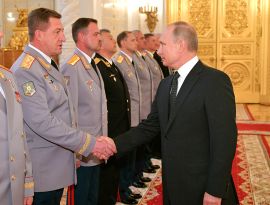 Путин взбодрил <span class="evoSearch_highlight">южных</span> генералов новогодними ротациями