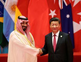 Доллар умер, да здравствует юань! Сколько Россия заработает на "арабской сделке" Китая