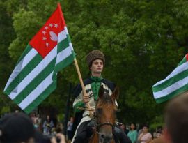 Грузия вместе с абхазскими националистами вступилась за госдачу в Пицунде