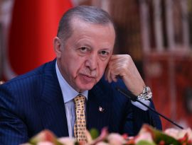 Курс турецкой лиры рухнул после проигрыша на выборах партии Эрдогана 