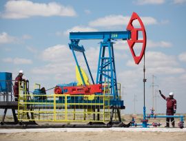 В Новороссийске из-за "шторма столетия" прекратилась отгрузка казахской нефти