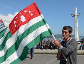 Абхазию снова пытаются поджечь. Радикалы захватили госдачу "Новый Афон"