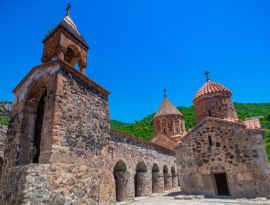 Армянская апостольская церковь сохранит <span class="evoSearch_highlight">Арцахскую</span> епархию