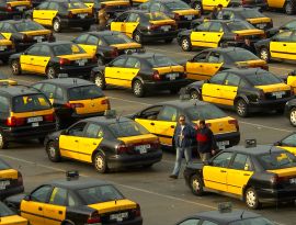 Армянским таксистам пока не разрешают работать в России. Киргизским и абхазским - можно