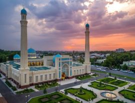 Узбекистан отдали Мантурову. Сколько российских миллиардов он повезет в Ташкент в этом году