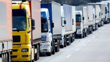 Налоговики хотят дополнительно получить 450 млрд рублей с "серых" грузовиков