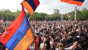 Всю Армению охватили массовые протесты против территориальных уступок Азербайджану