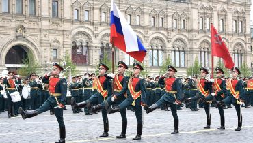 Губернаторы по всей России отменяют массовые мероприятия на майские праздники 