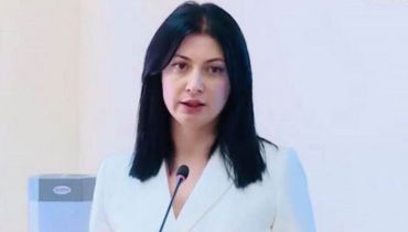 Министр образования Северной Осетии засветила пальто от Balenciaga
